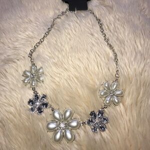 Crystal and pearl flower necklace
